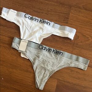 Calvin Klein White and Gray Thong Set - L